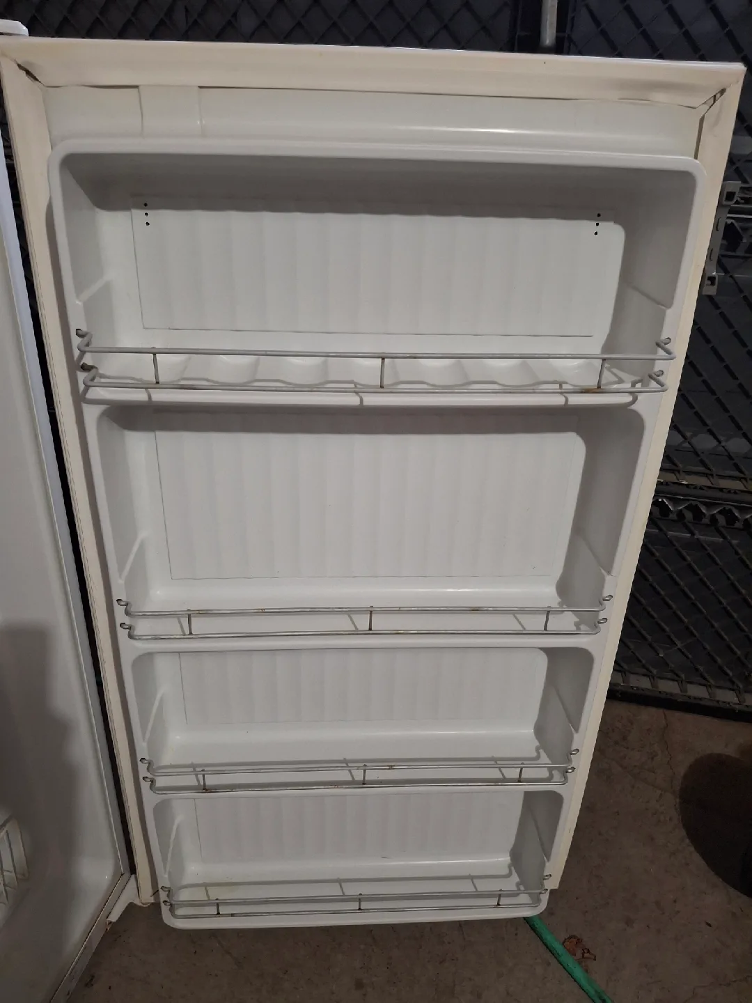 Kenmore White Freezer - 27" x 47"x27" image indicator(6)