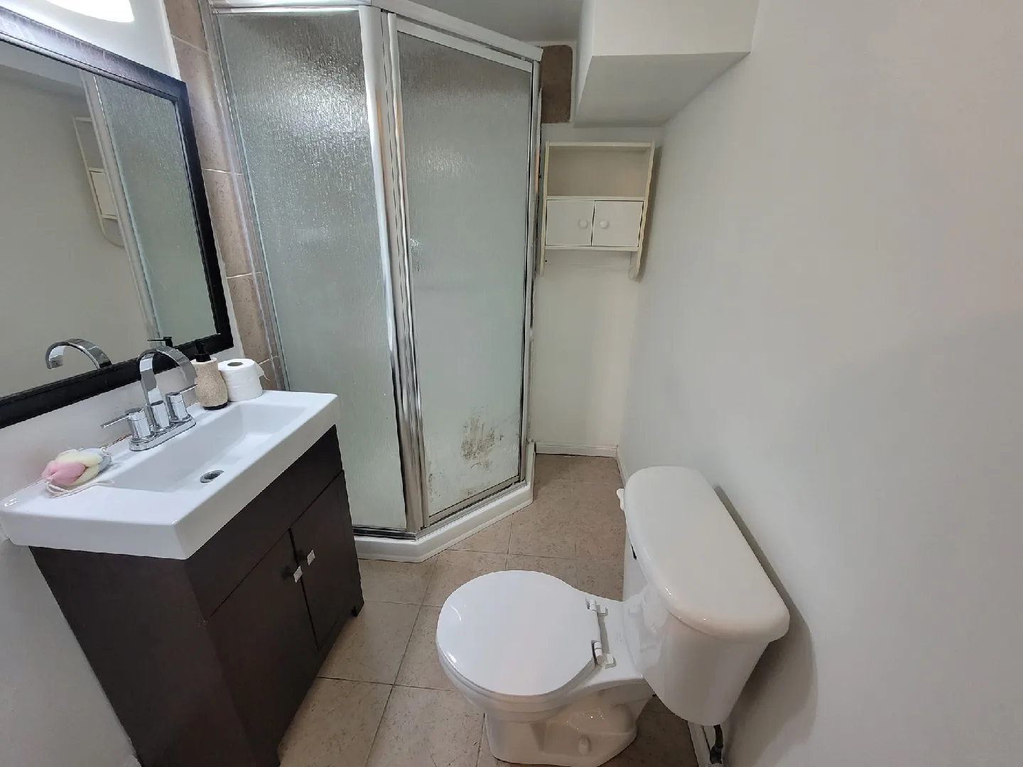 Basement for rent image indicator(7)