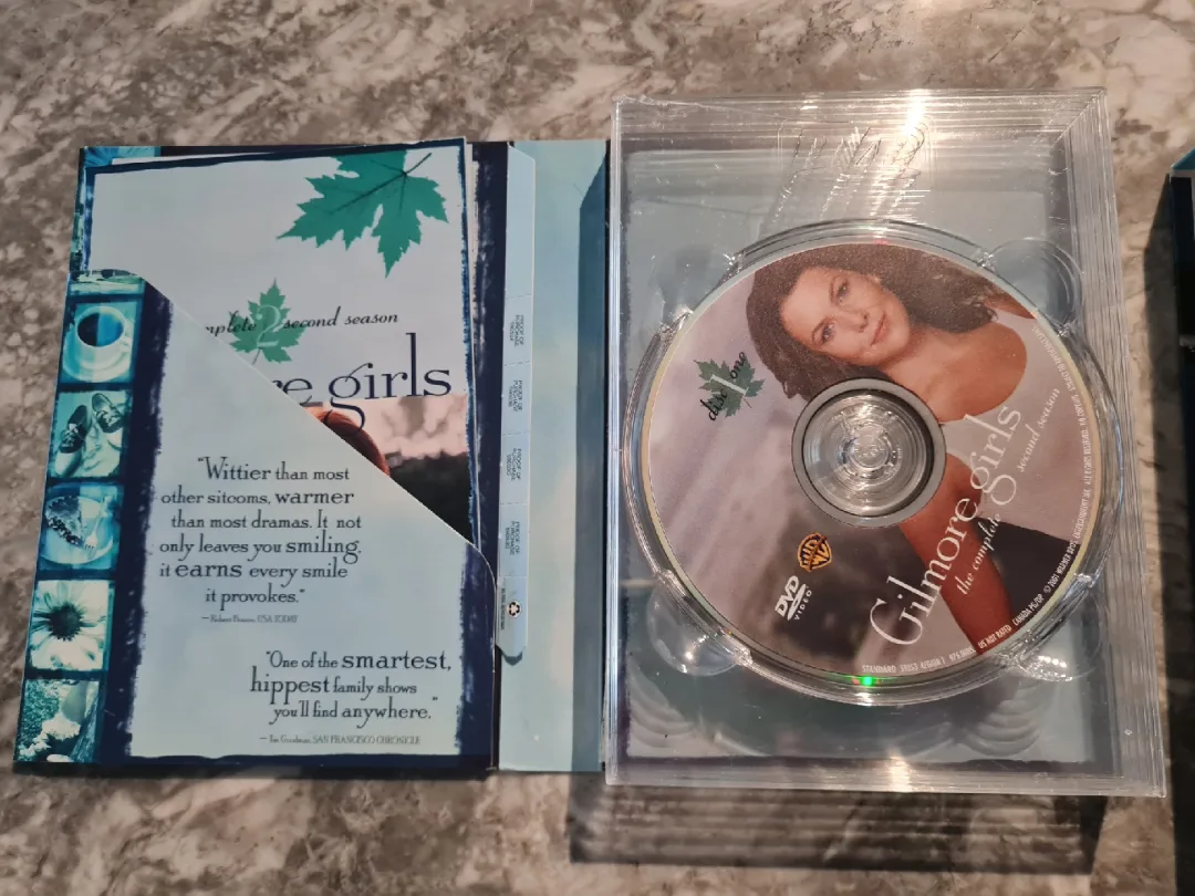 Gilmore Girls: The Complete Second Season DVD set image indicator(2)