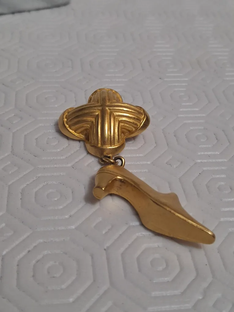 Gold Tone Shoe Dangle Brooch image indicator(2)