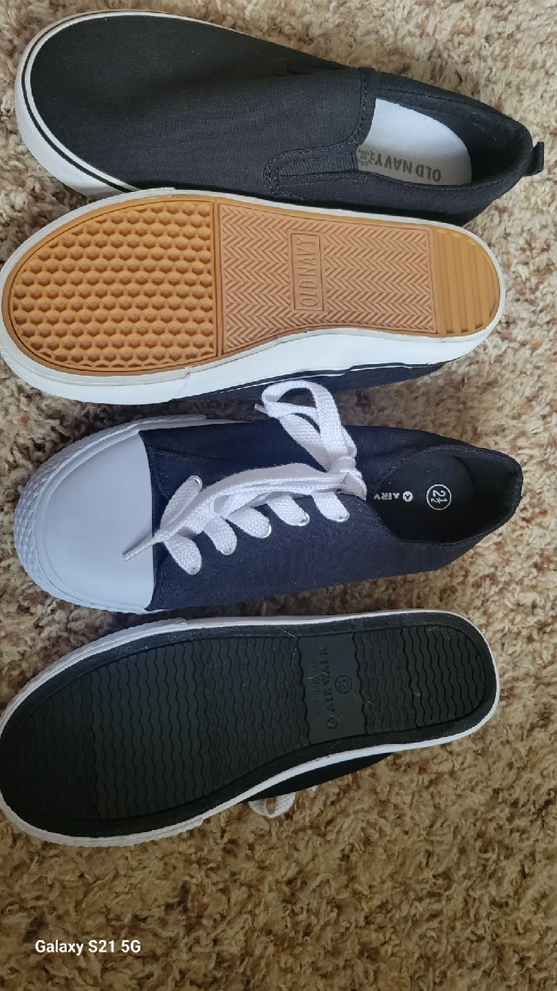 Old Navy & Airwalk Kids Shoes - Size 2 & 2.5 image indicator(2)