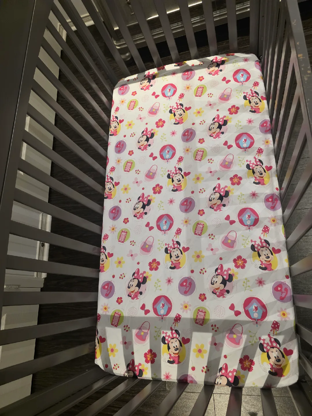 Crib + Mattress + minnie mouse comforter set image indicator(3)