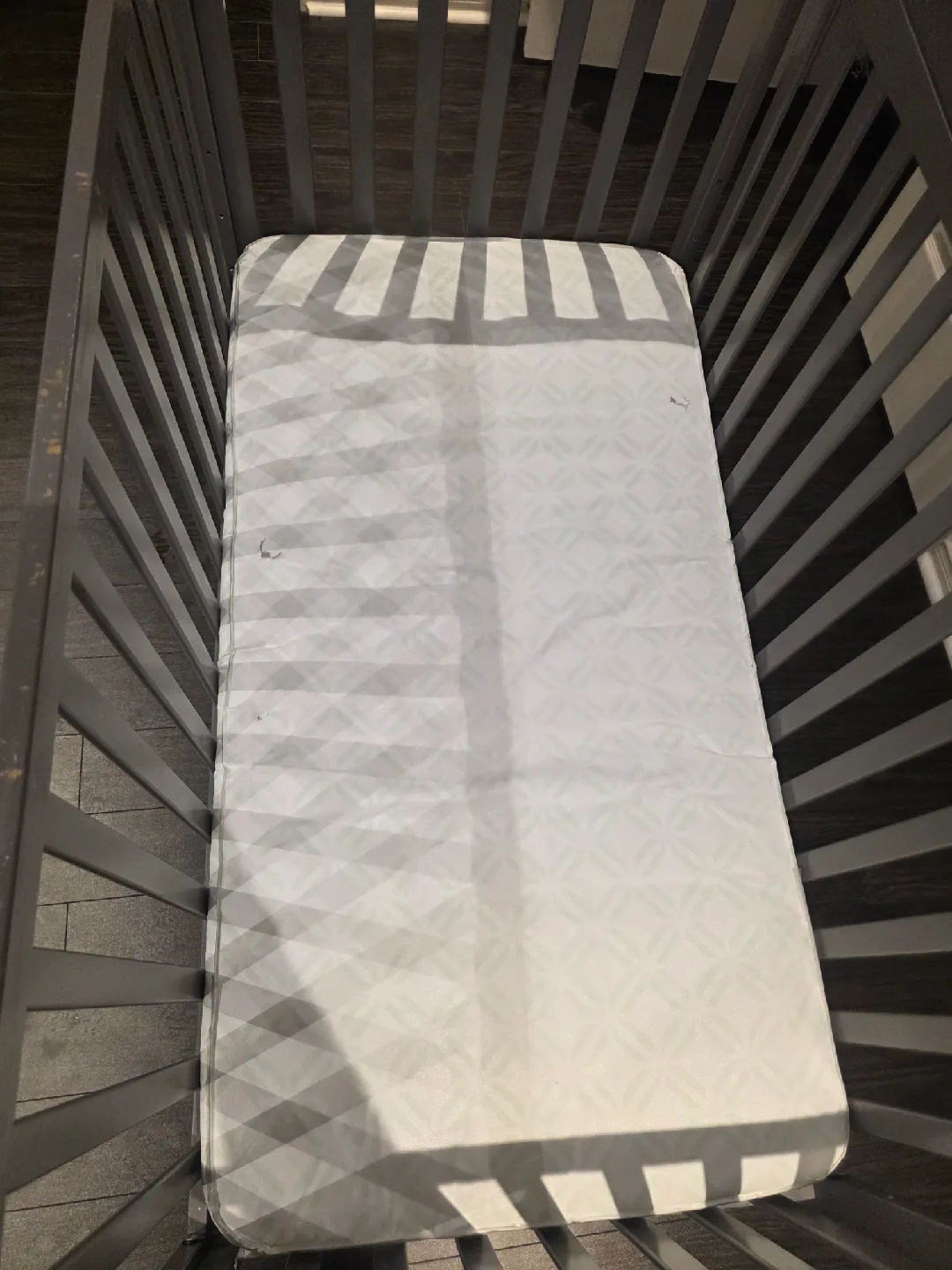 Crib + Mattress + minnie mouse comforter set image indicator(4)