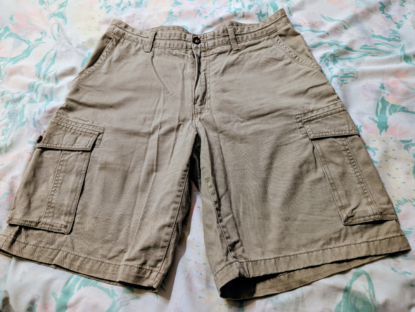 IZOD Cargo Shorts - Size 34 - Khaki