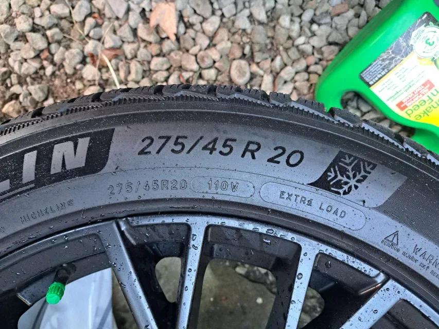 98% 2024 Michelin  20" Winter Tires & Rims image indicator(2)