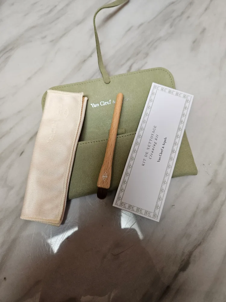 Van Cleef & Arpels Cleaning Kit - NEW image indicator(2)