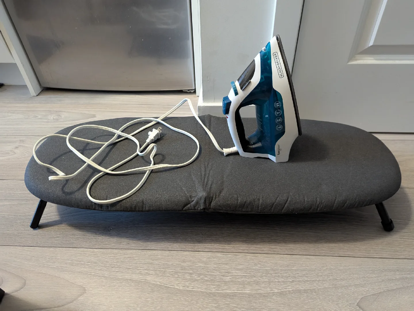 Black+Decker Easy Steam Compact Iron & Board thumbnail