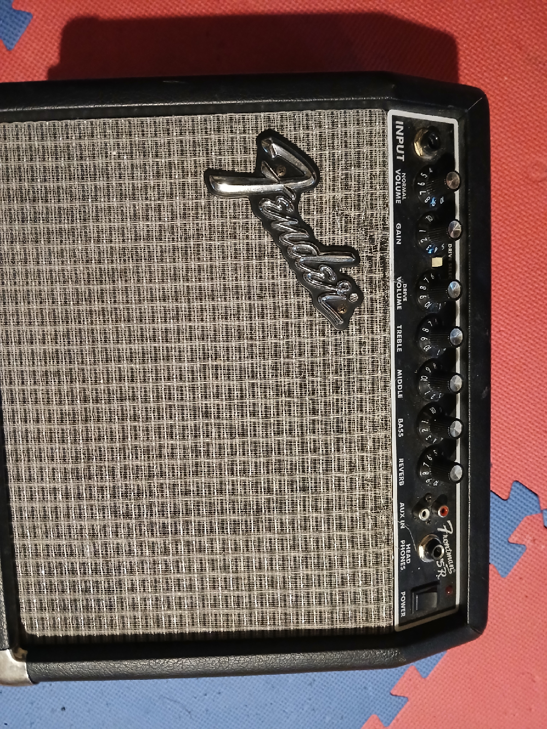Epiphone (Gibson) guitar and fender amp - photo 4