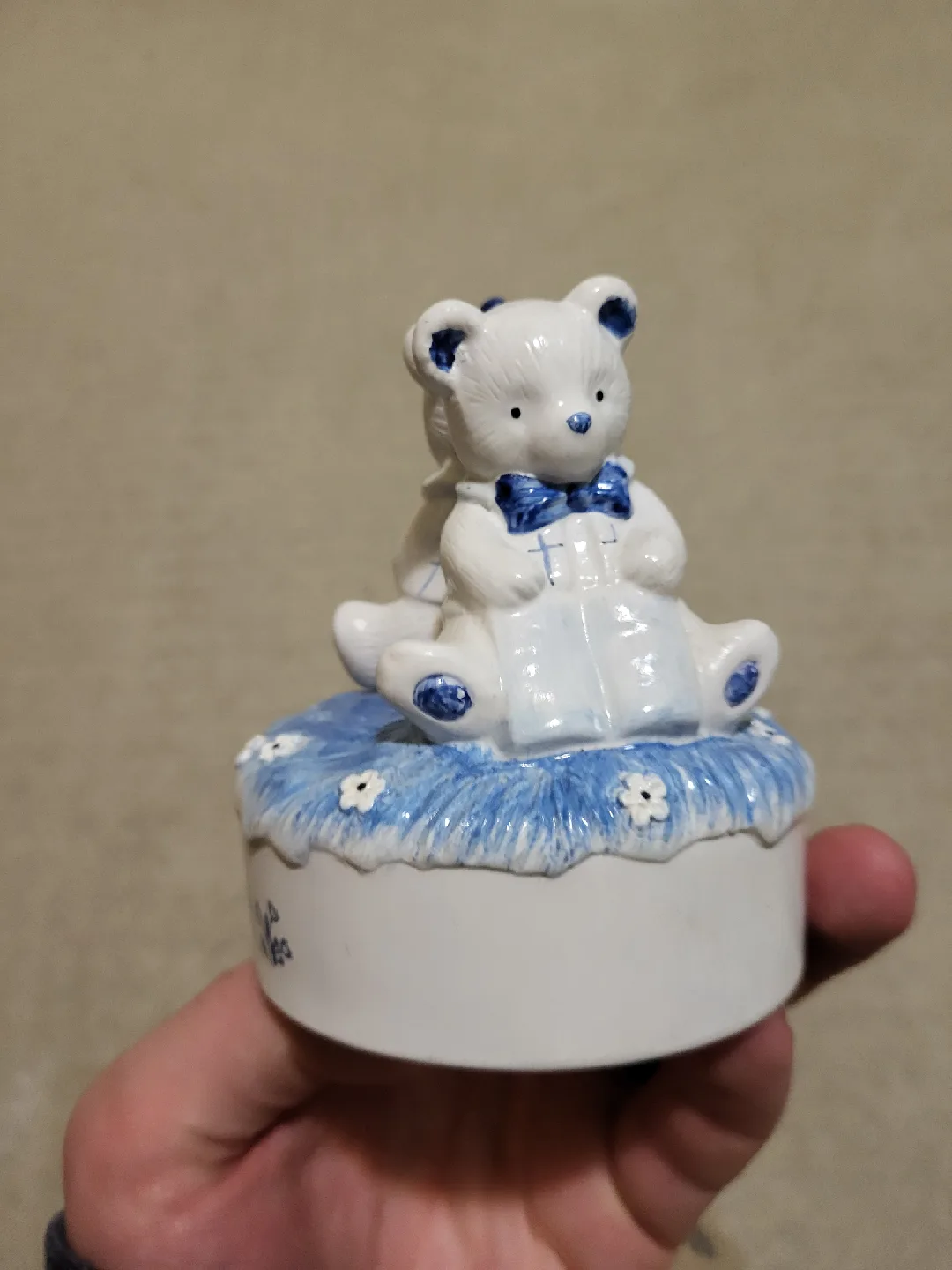 Country Bears Music Box Figurine image indicator(3)