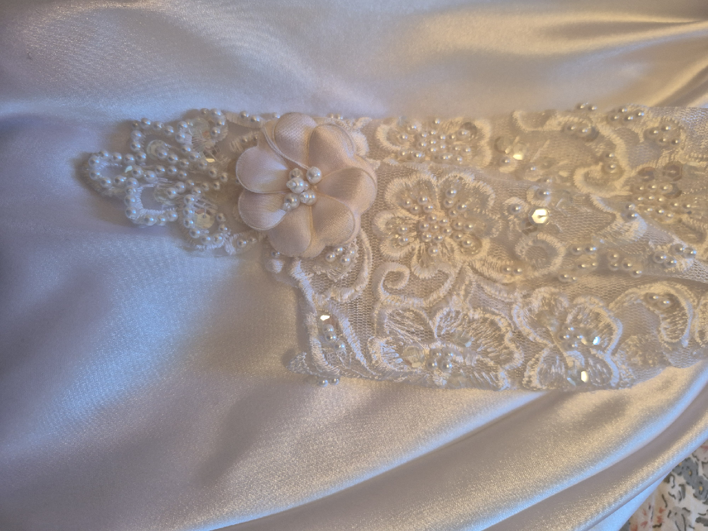 Wedding Dress with Lace Details & Hair Comb - photo 3