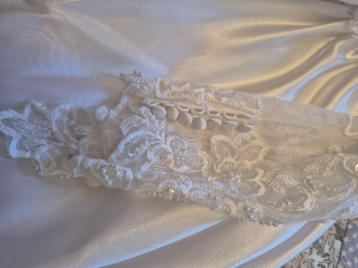 Wedding Dress with Lace Details & Hair Comb - photo 4
