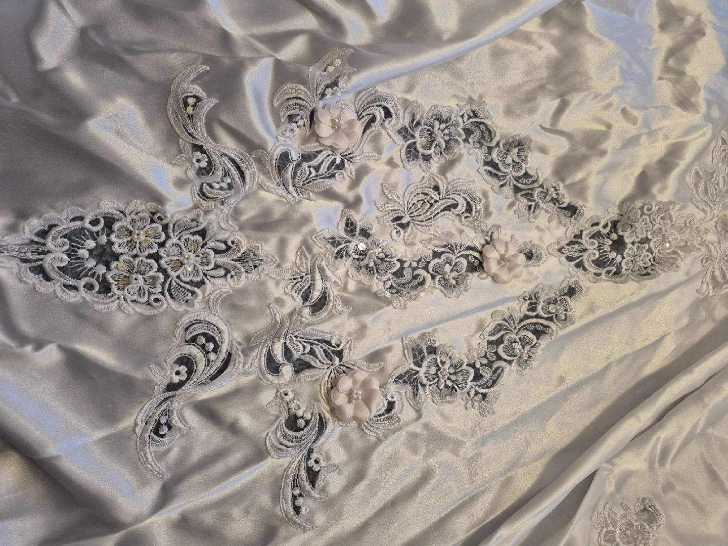 Wedding Dress with Lace Details & Hair Comb - photo 5