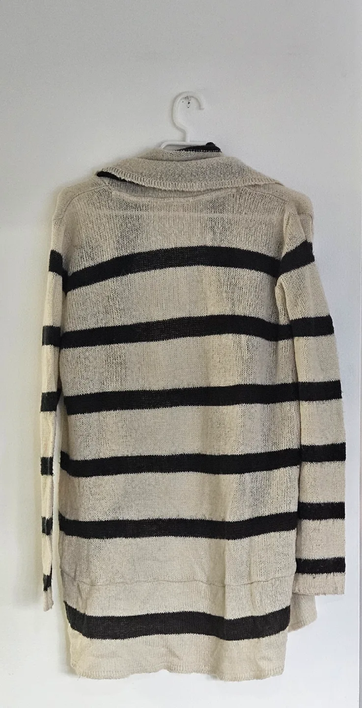 stripe cardigan image indicator(2)