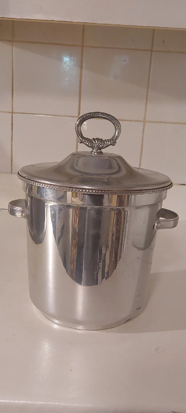 Vintage Silver Ice Bucket with Lid image indicator(2)