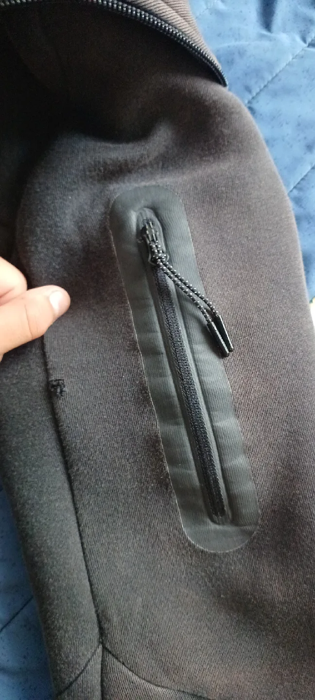 black nike tech image indicator(3)