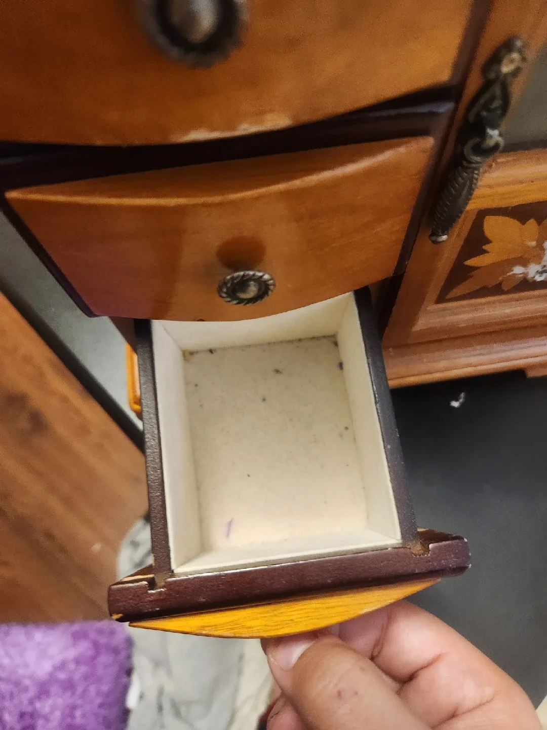 Wooden Jewellery Box Cabinet image indicator(8)