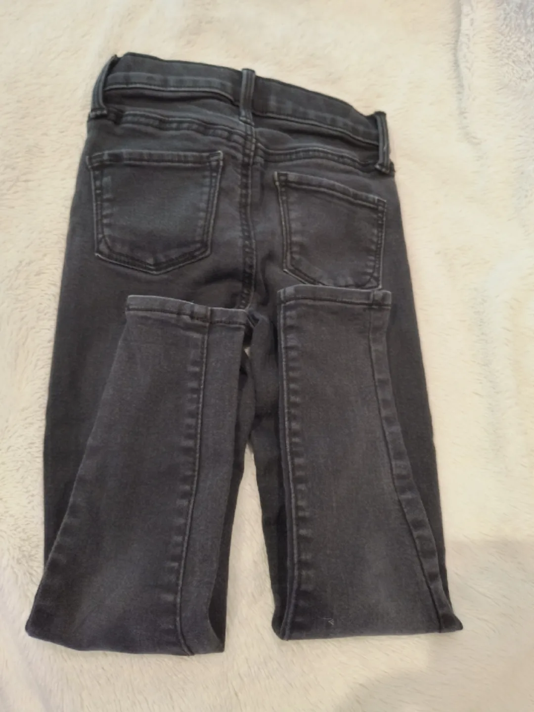 Old Navy Rockstar High-Rise Jeans - Size 6 image indicator(4)