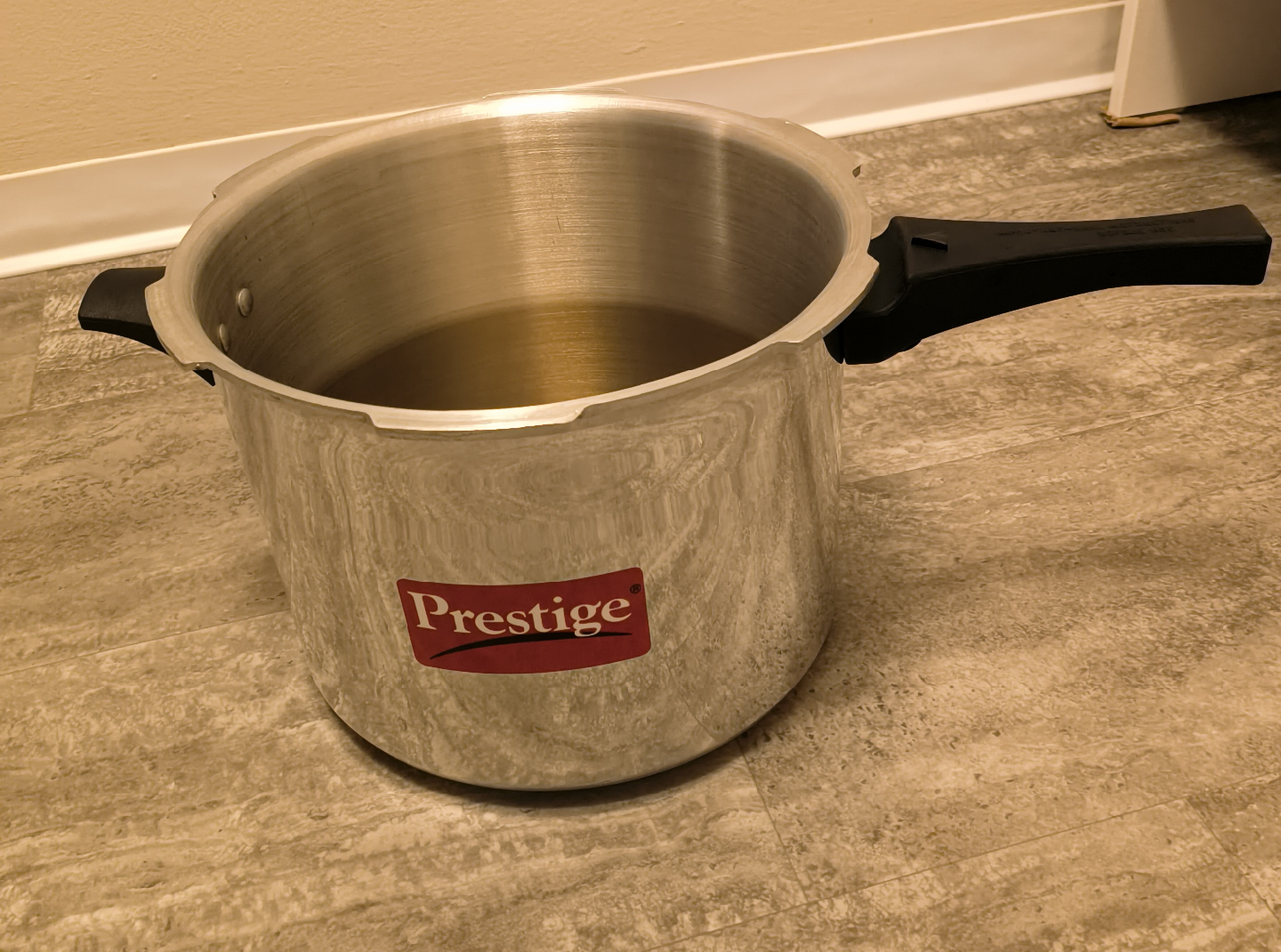 Brand new Prestige  pressure cooker 10 litre - photo 2