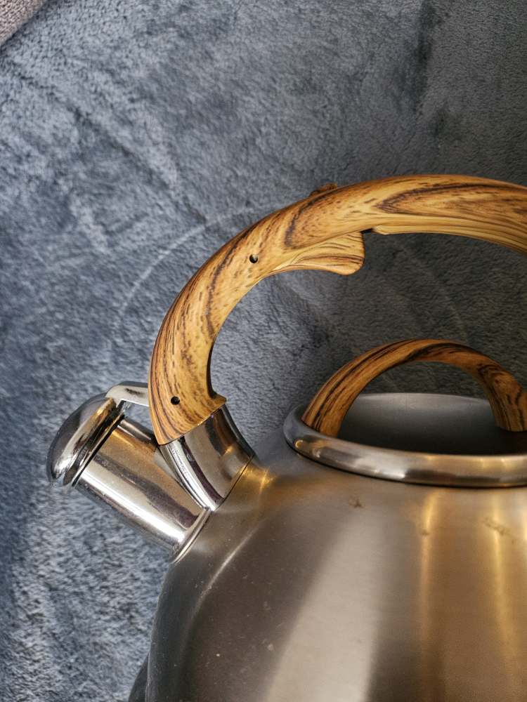 Stovetop kettle with button - photo 2