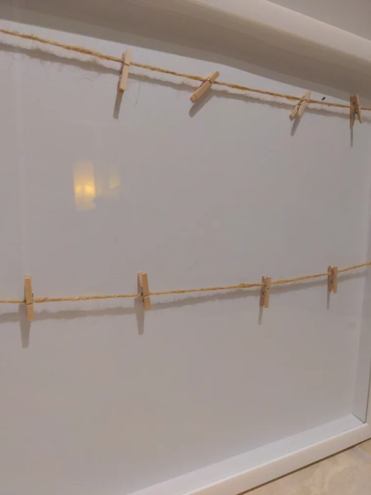 White Picture Frame with Clips image indicator(2)