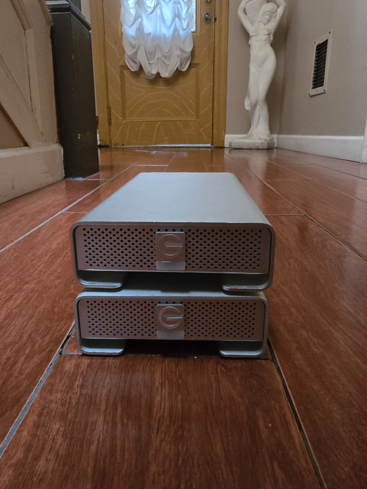 2 G Drives