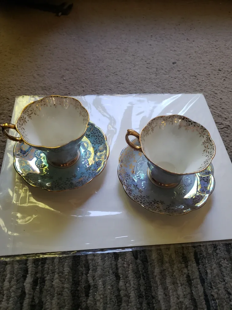 Royal Albert Bone China Tea Cups & Saucers image indicator(2)