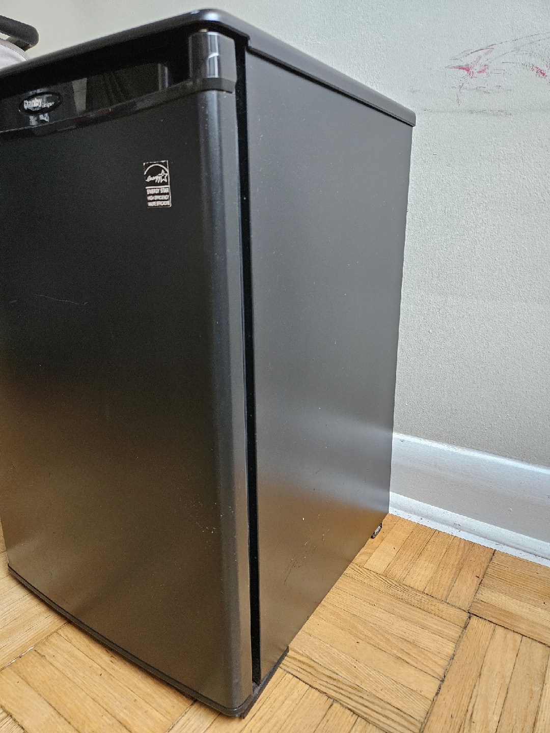 Danby Designer Mini Fridge - Black - photo 2