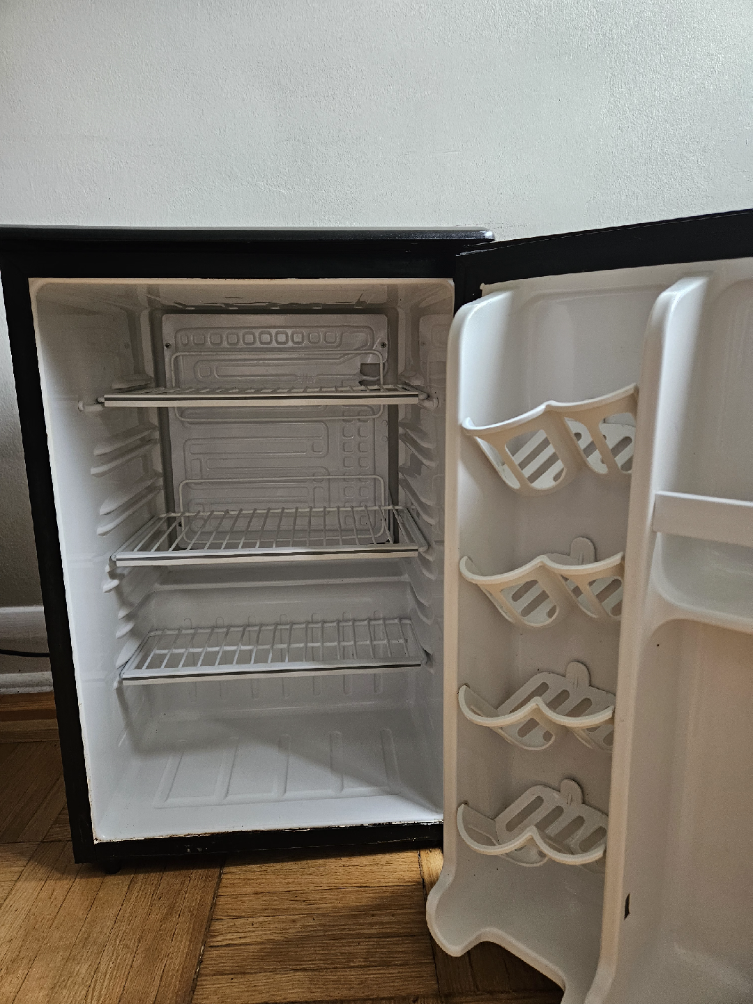 Danby Designer Mini Fridge - Black - photo 4