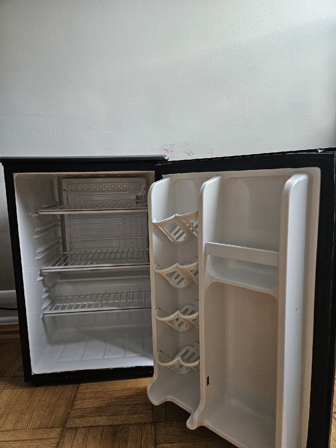 Danby Designer Mini Fridge - Black - photo 5