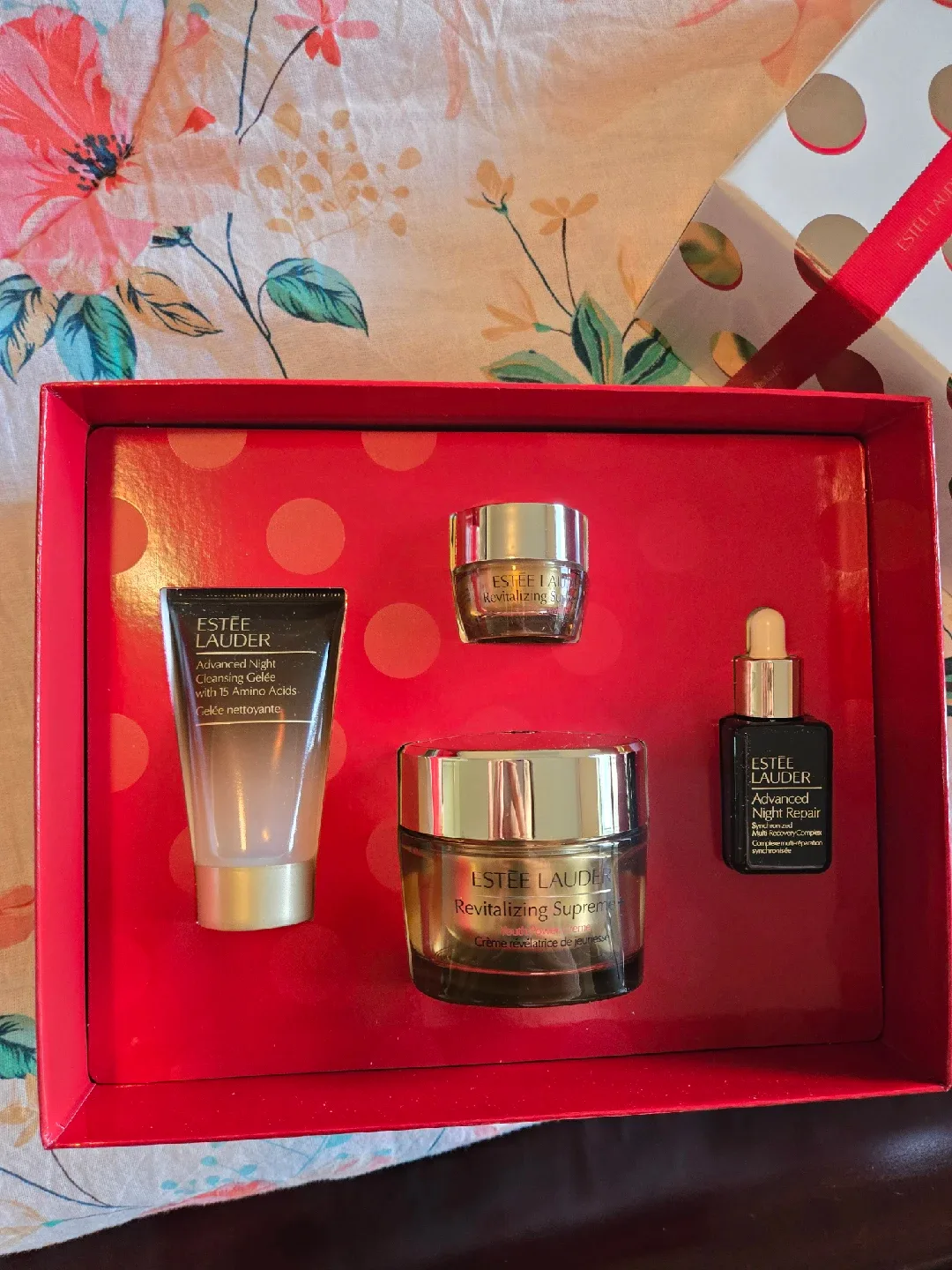 Estee Lauder Revitalizing Holiday Skincare Set image indicator(2)
