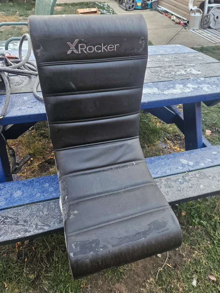 X Rocker Gaming Chair with Speakers thumbnail