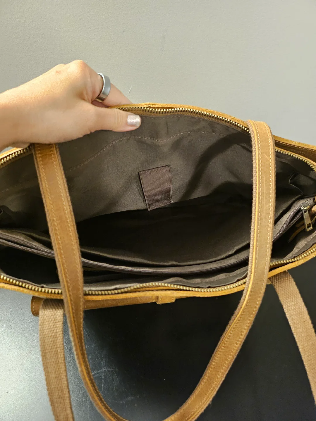 Brown Leather Tote Bag image indicator(3)