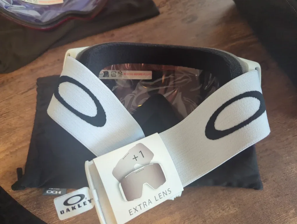 New Oakley Flight Deck Pro L Snow Goggles w/ Extra Lens image indicator(3)