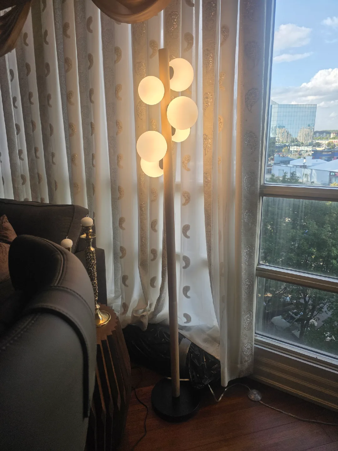 Modern Globe Floor Lamp image indicator(2)