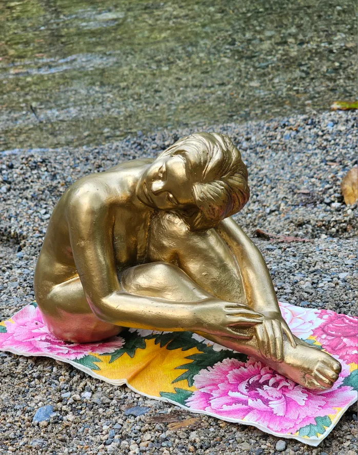 Golden Female Figure Statue image indicator(6)