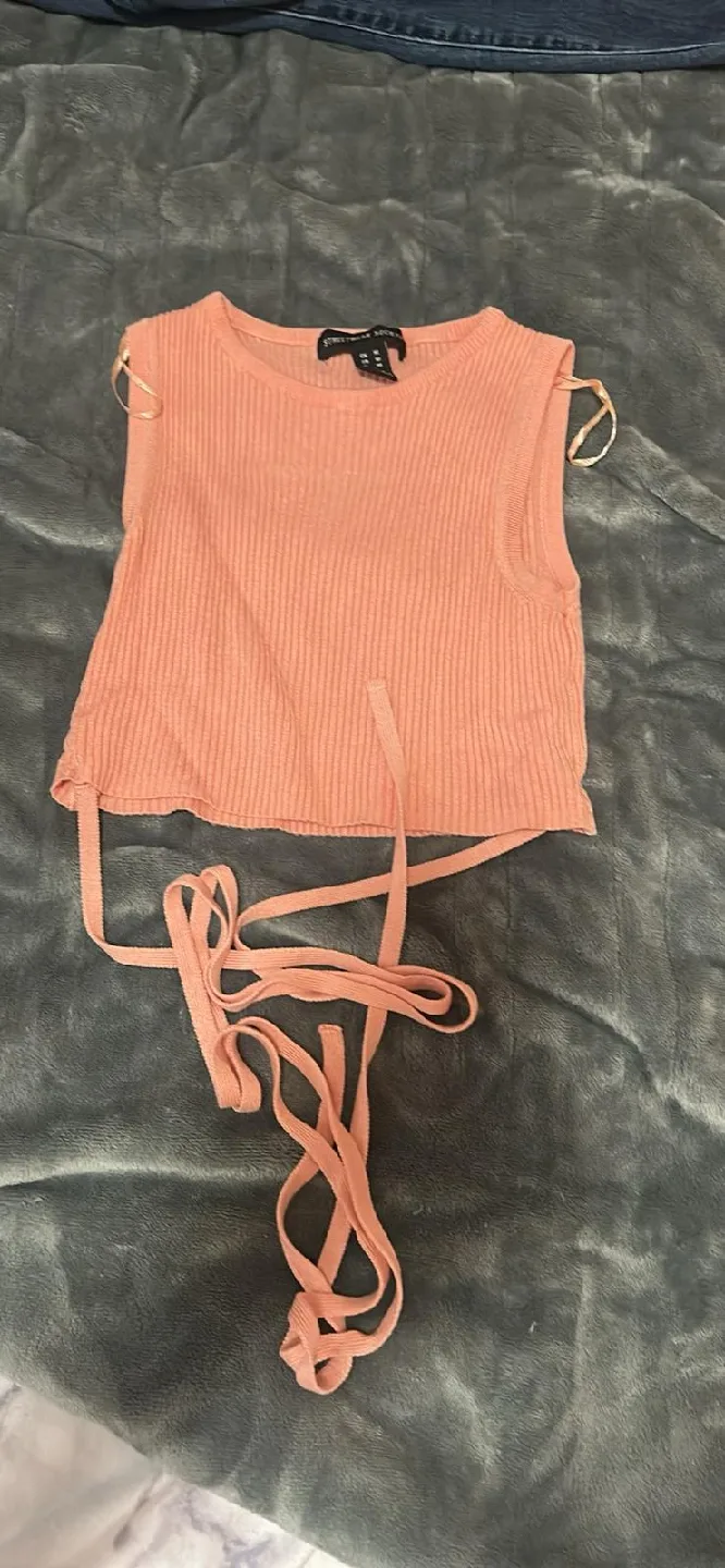 H&M Assorted Women's Tops & Skirts image indicator(6)