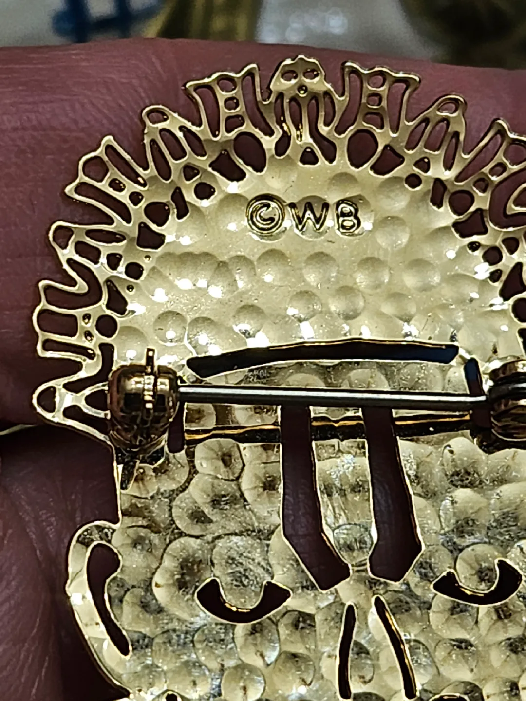 Vintage WB Gold Tone Face Brooch image indicator(5)