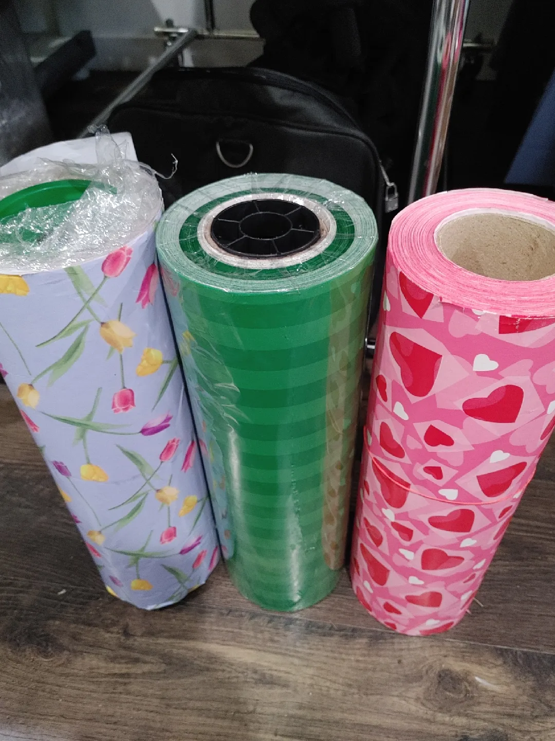❤️THREE HUGE TUBES OF WRAPPING PAPER NEW image indicator(3)