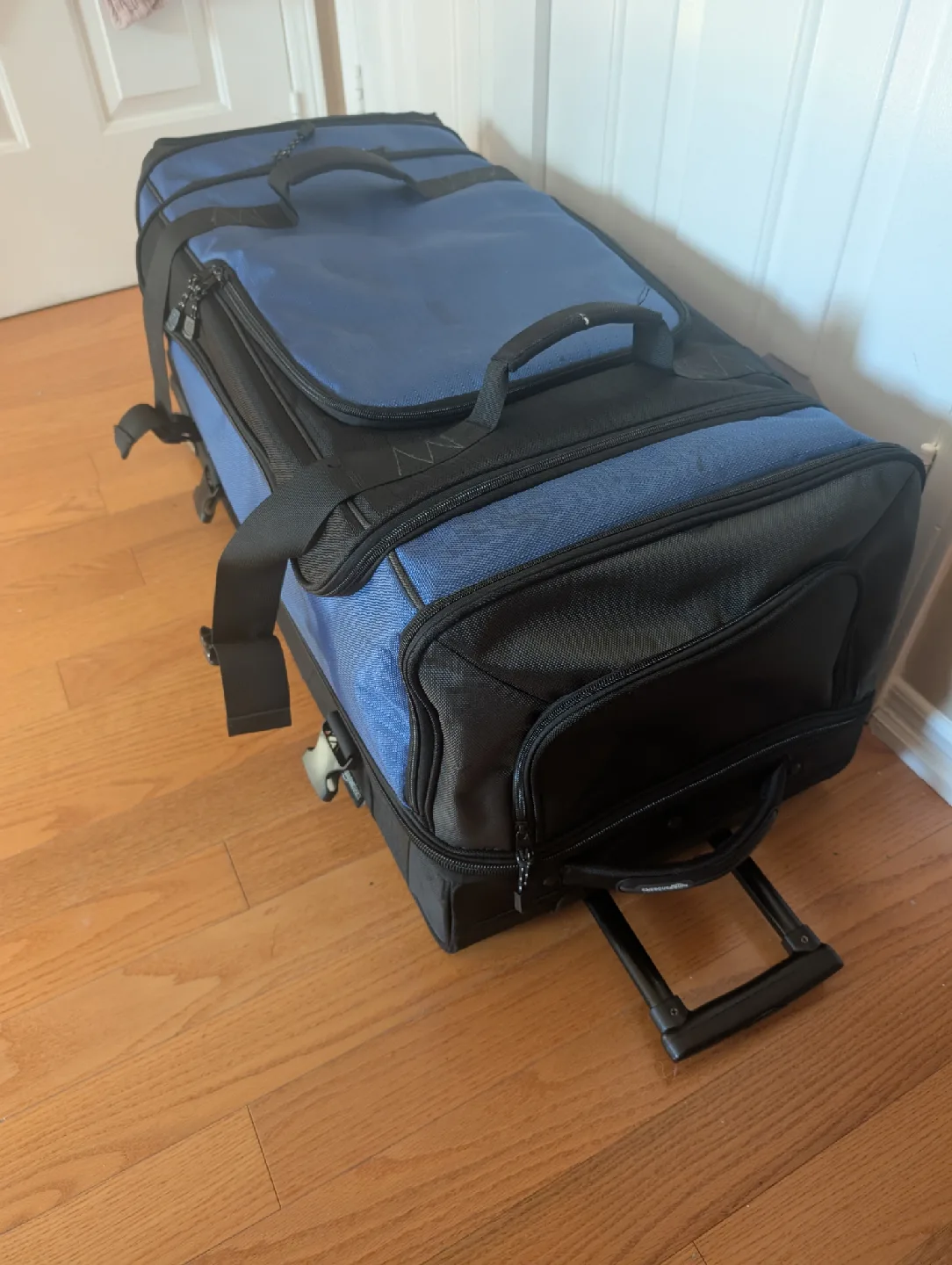 AmazonBasics Rolling Duffel Bag - Blue/Black image indicator(2)