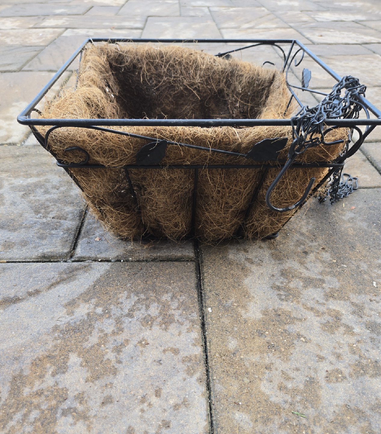 Metal Hanging Planter Basket w/ Coco Liner - photo 2