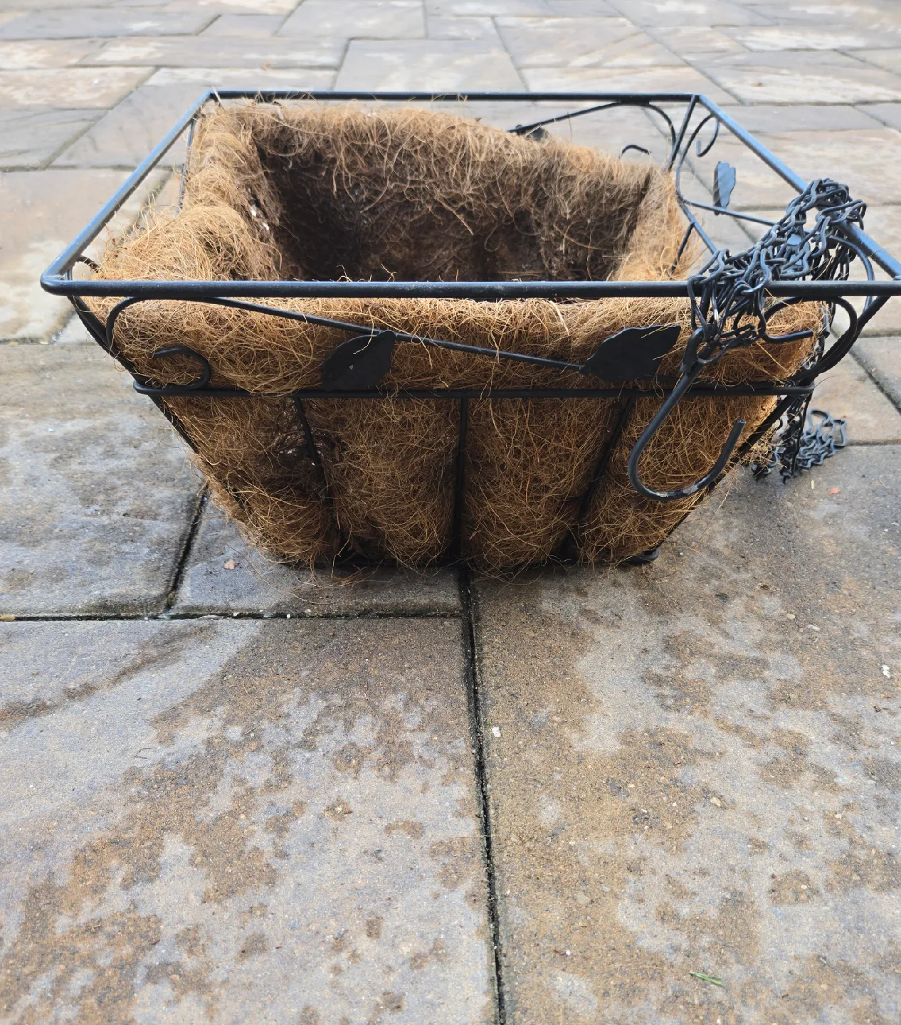 Metal Hanging Planter Basket w/ Coco Liner image indicator(2)