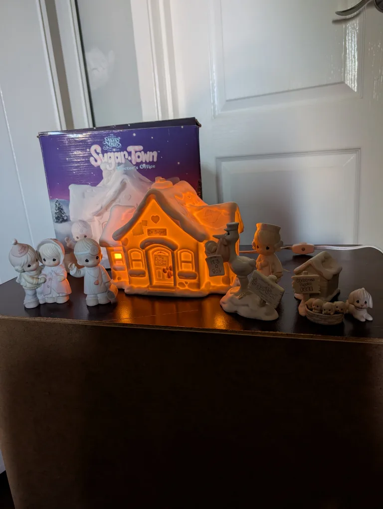 Precious Moments Sugar Town Doctor's Office Figurine Set thumbnail