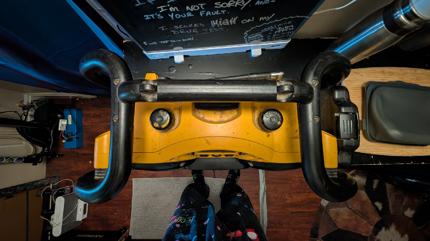 DeWalt 18V Jobsite Radio/Charger - photo 2