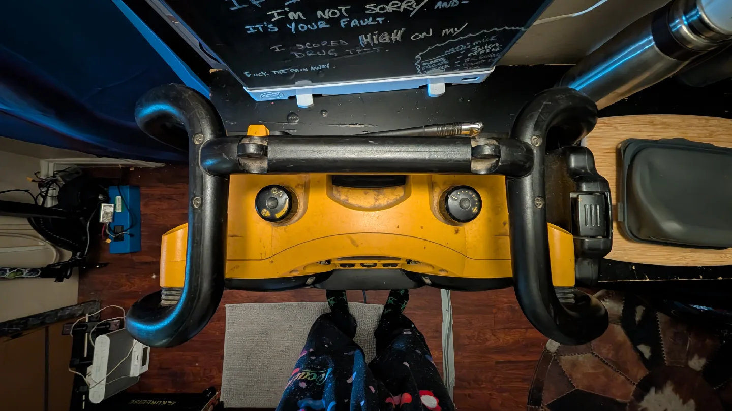 DeWalt 18V Jobsite Radio/Charger image indicator(2)