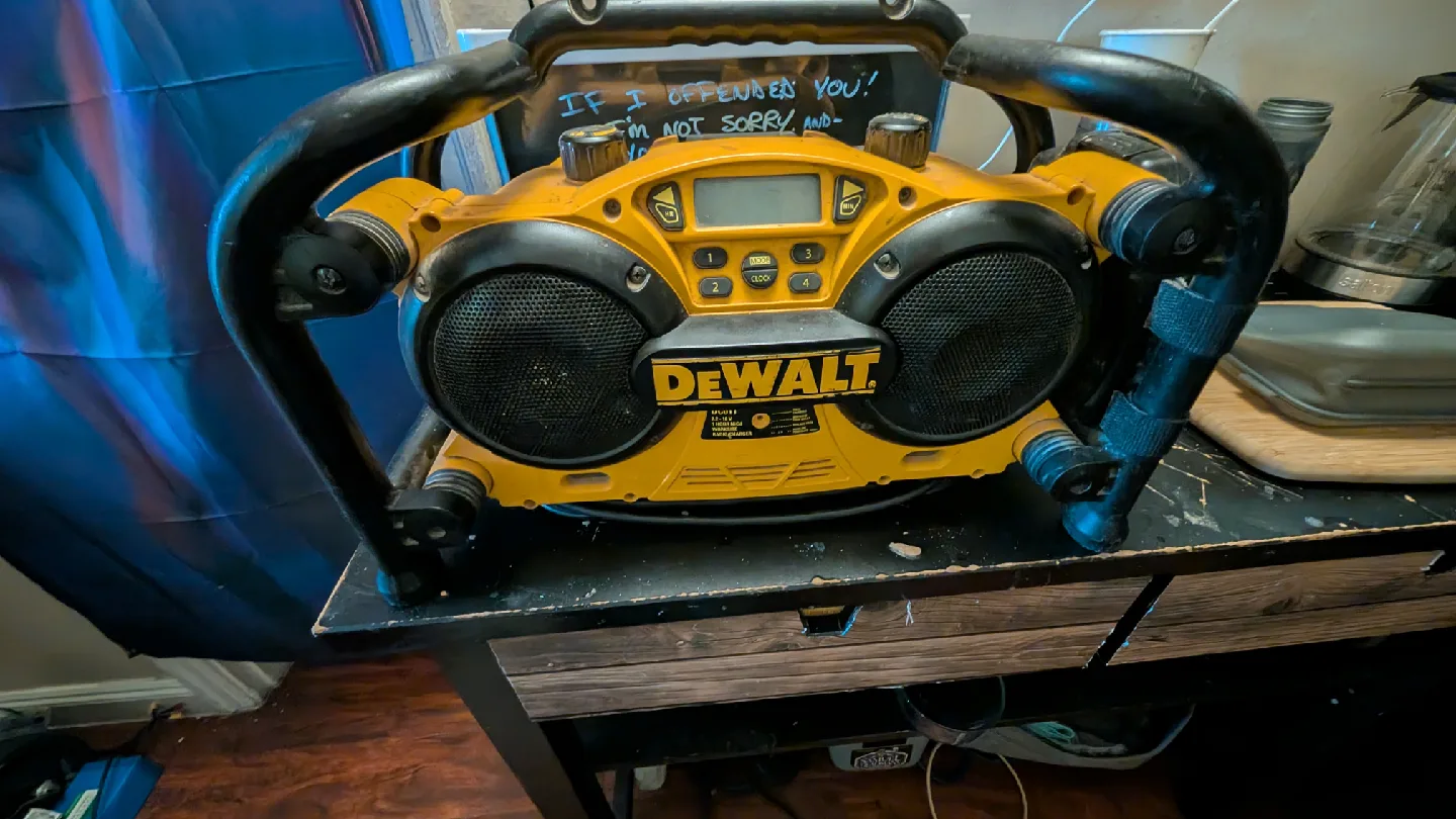 DeWalt 18V Jobsite Radio/Charger image indicator(3)