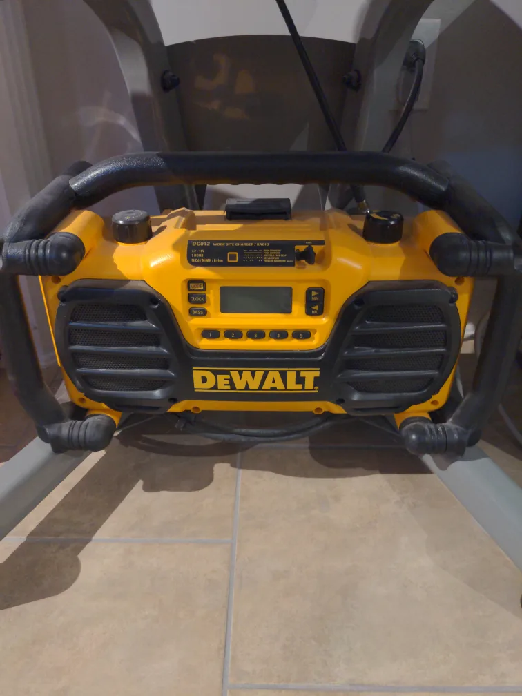 Dewalt DC012 Work Site Charger/Radio thumbnail