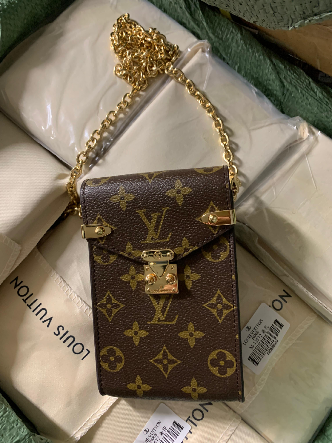 LV cell phone carrier
