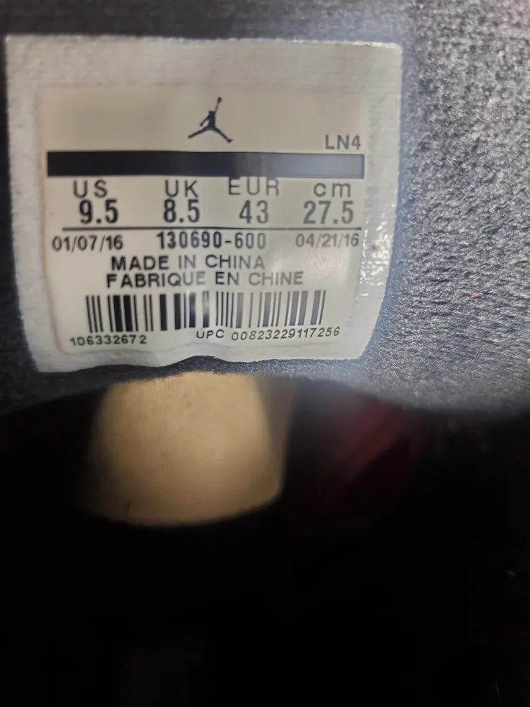Men’s Jordan 12 Retro Gym Red 130690-600 Size 9.5 image indicator(4)