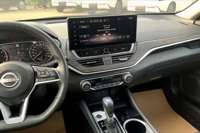 2024 Nissan Altima Platinum image indicator(5)