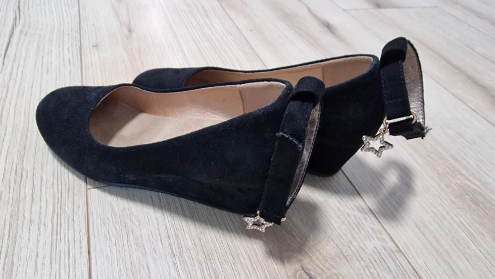 Kids black heal shoes - Size 13 (Kelly & Katie)